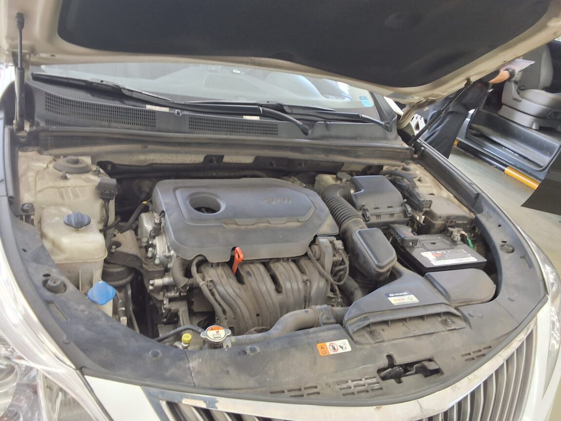 HYUNDAI GRANDEUR HG HG 240 MODERN 2016 - zdjęcie 19