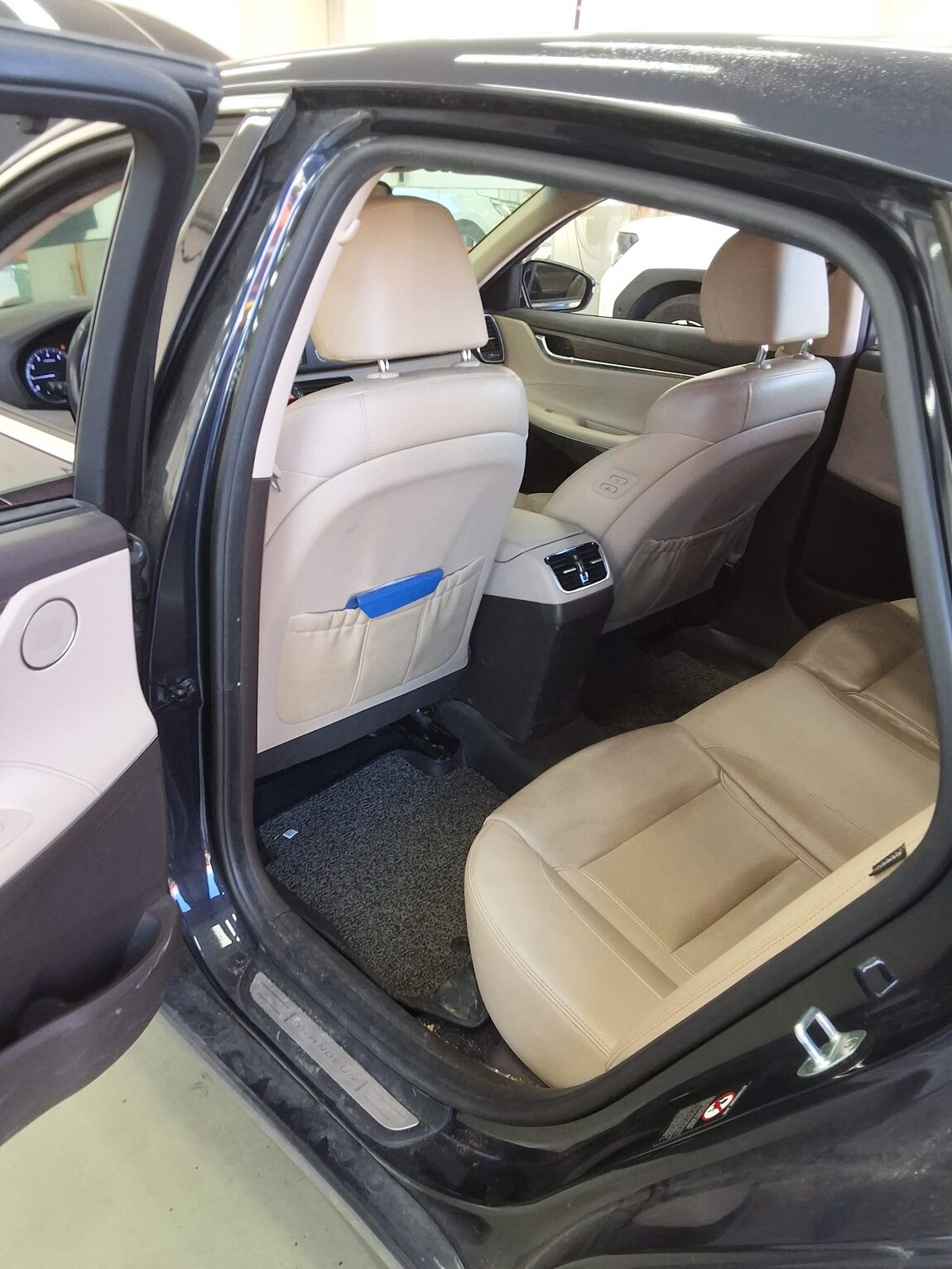 HYUNDAI GRANDEUR IG 3.0 GDi EXCLUSIVE 2017 - zdjęcie 12