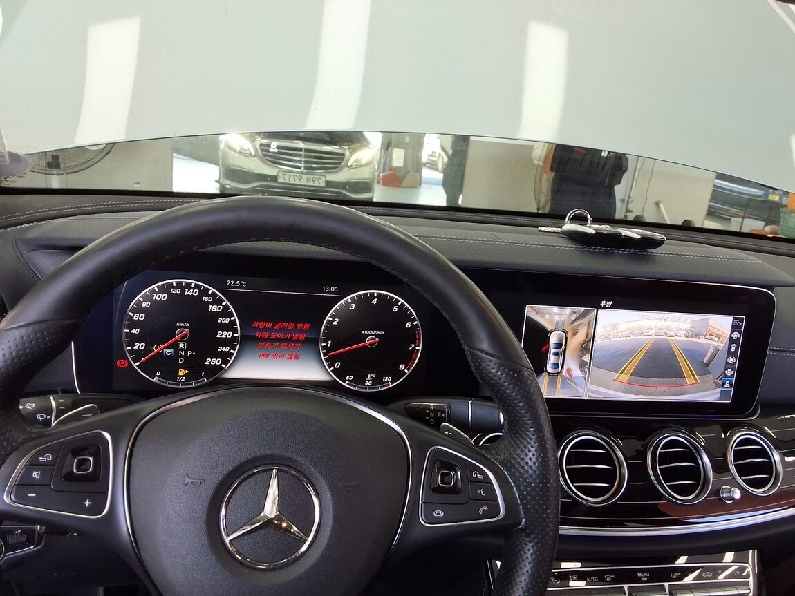 MERCEDES-BENZ E-CLASS (5TH GEN) E400 4MATIC EXCLUSIVE 2017 - zdjęcie 17