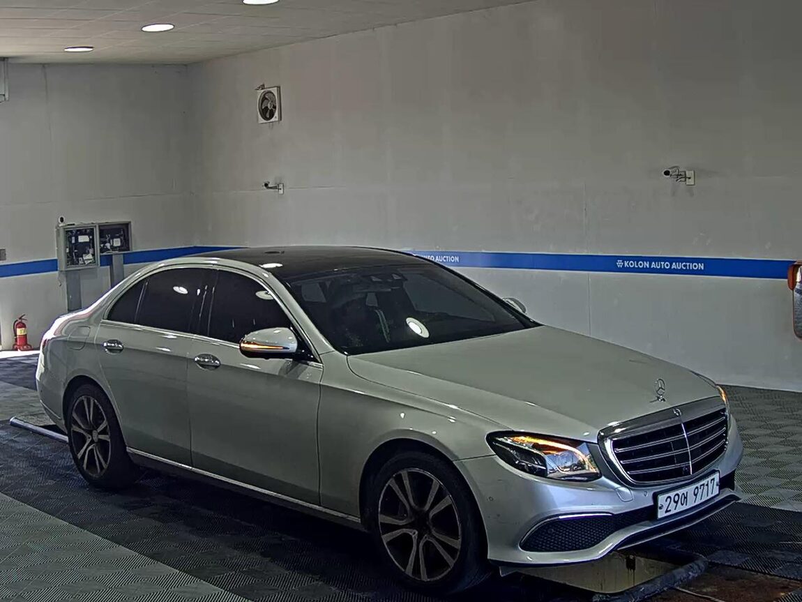 MERCEDES-BENZ E-CLASS (5TH GEN) E400 4MATIC EXCLUSIVE 2017 - zdjęcie 3