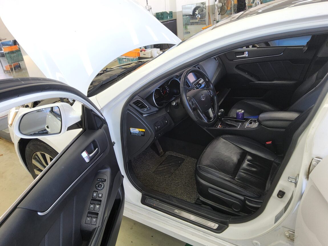 KIA K7 PRESTIGE 2.4 GDI LUXURY 2012 - zdjęcie 10