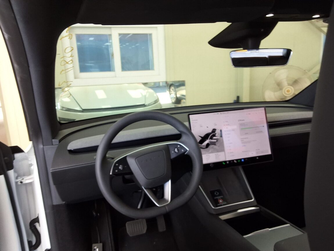 TESLA MODEL Y AWD LONG RANGE 2026 - zdjęcie 11