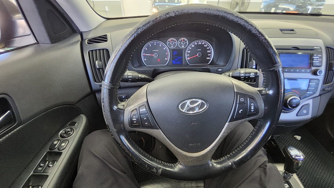 HYUNDAI i30 1.6 VVT PREMIER 2008 - zdjęcie 17