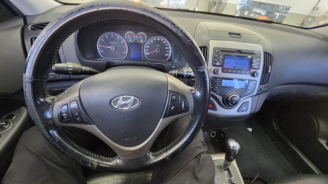 HYUNDAI i30 1.6 VVT PREMIER 2008 - zdjęcie 18