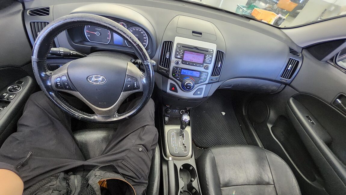 HYUNDAI i30 1.6 VVT PREMIER 2008 - zdjęcie 11