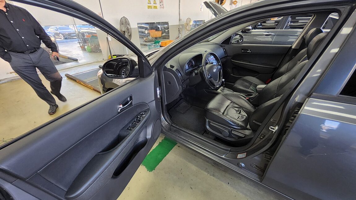 HYUNDAI i30 1.6 VVT PREMIER 2008 - zdjęcie 10