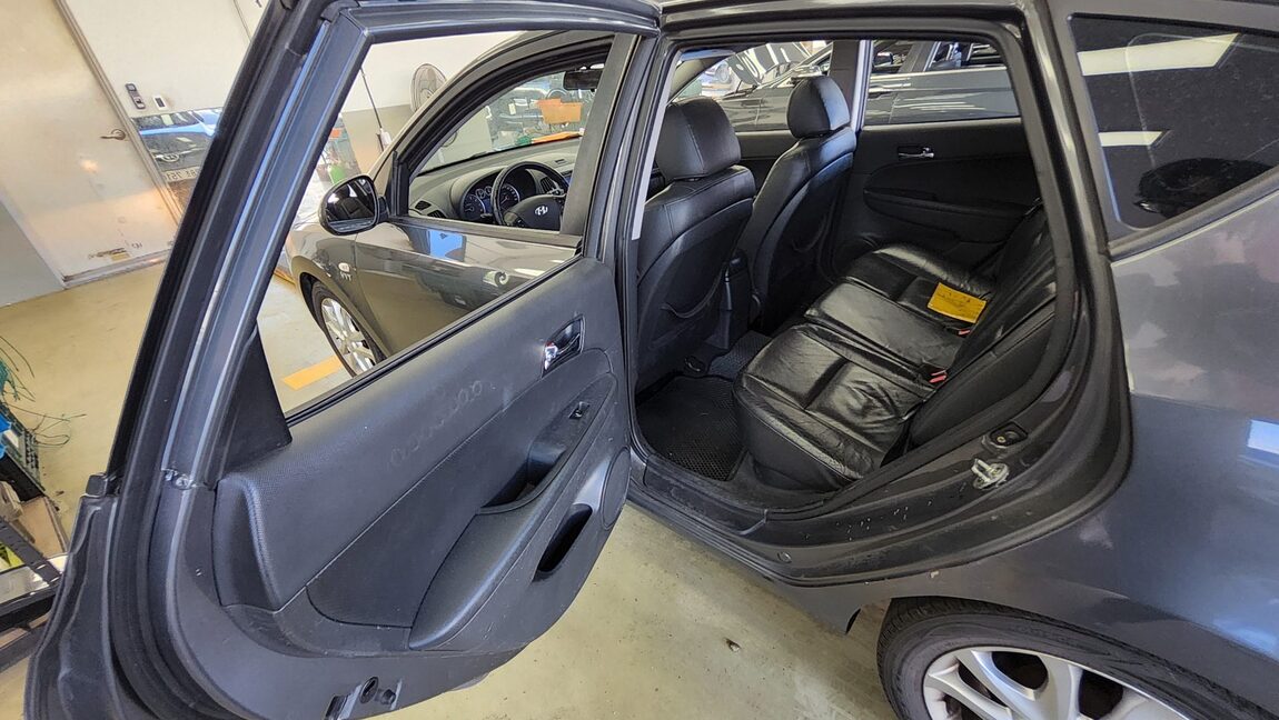 HYUNDAI i30 1.6 VVT PREMIER 2008 - zdjęcie 12
