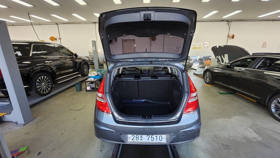 HYUNDAI i30 1.6 VVT PREMIER 2008 - zdjęcie 15