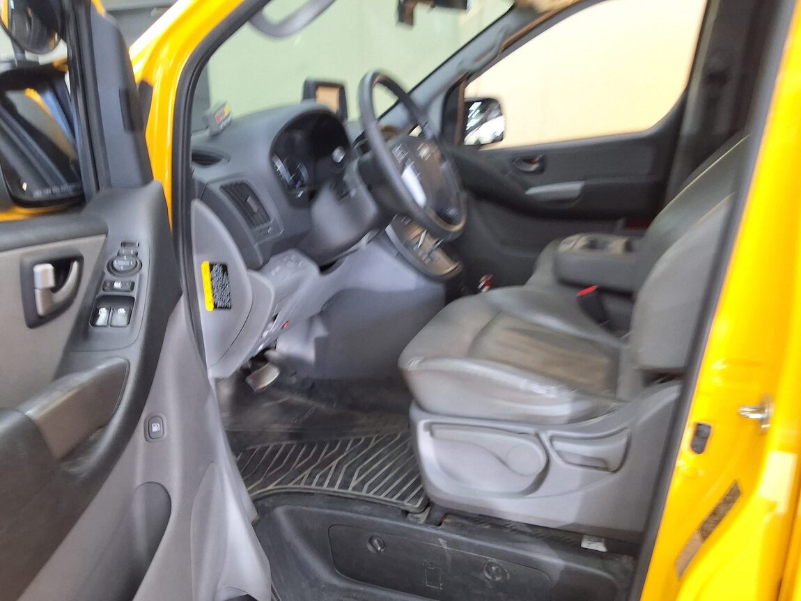 HYUNDAI THE NEW GRAND STAREX 12-SEATER DIESEL MODERN 2018 - zdjęcie 11