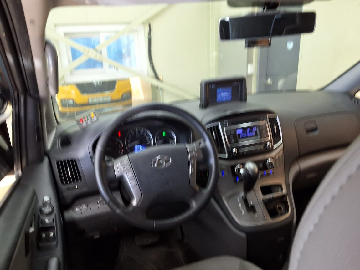 HYUNDAI THE NEW GRAND STAREX 12-SEATER DIESEL MODERN 2018 - zdjęcie 12
