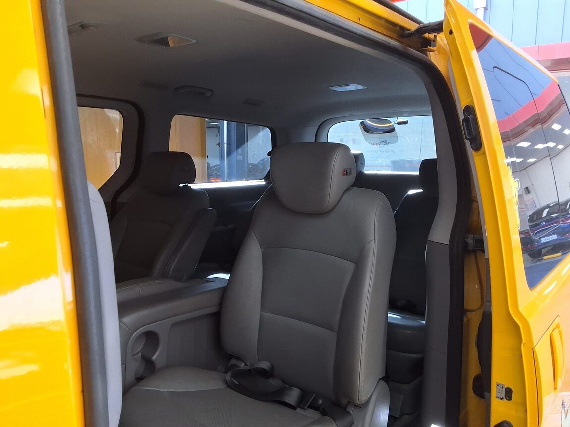 HYUNDAI THE NEW GRAND STAREX 12-SEATER DIESEL MODERN 2018 - zdjęcie 13