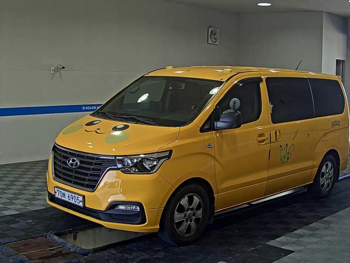 HYUNDAI THE NEW GRAND STAREX 12-SEATER DIESEL MODERN 2018 - zdjęcie 2