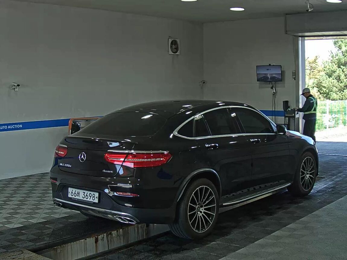 MERCEDES-BENZ GLC-CLASS GLC 220d 4MATIC COUPE PREMIUM 2017 - zdjęcie 5
