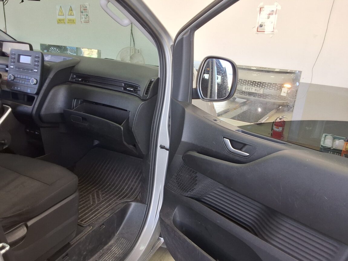 HYUNDAI STARIA 2.2 DIESEL TOURER 11-SEATER 2WD SMART 2022 - zdjęcie 14