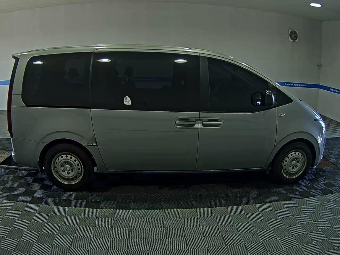 HYUNDAI STARIA 2.2 DIESEL TOURER 11-SEATER 2WD SMART 2022 - zdjęcie 4