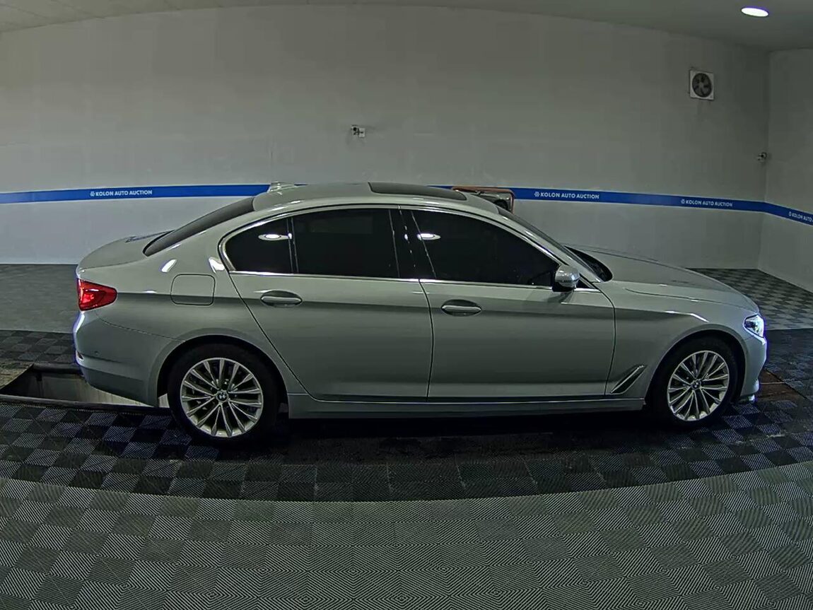 BMW 5 SERIES (7TH GEN) 530i xDRIVE LUXURY LINE PLUS 2020 - zdjęcie 4