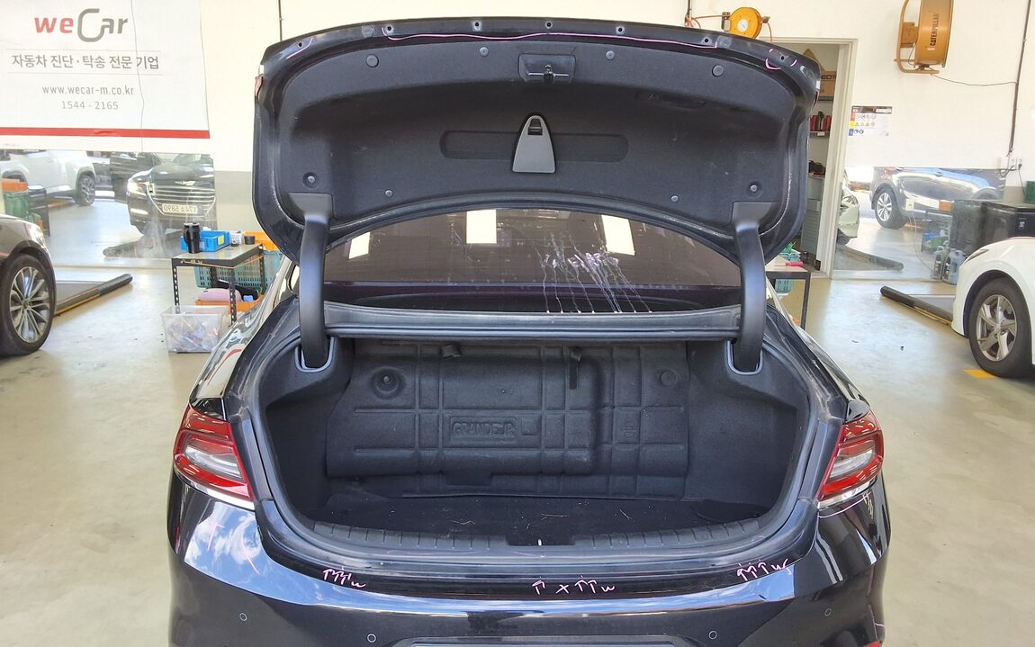 HYUNDAI GRANDEUR IG 3.0 LPi RENTAL CAR MODERN 2018 - zdjęcie 15