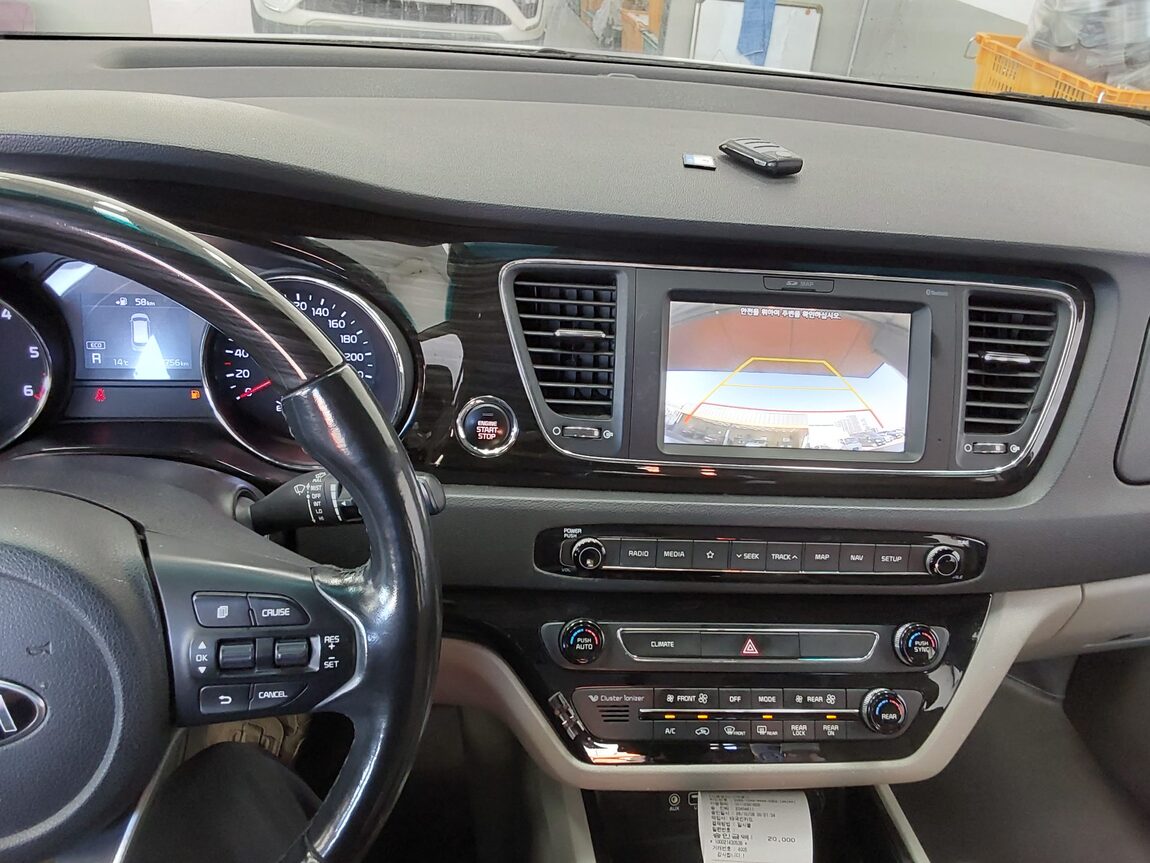 KIA THE NEW CARNIVAL LIMOUSINE 7-SEATER DIESEL VIP 2019 - zdjęcie 17