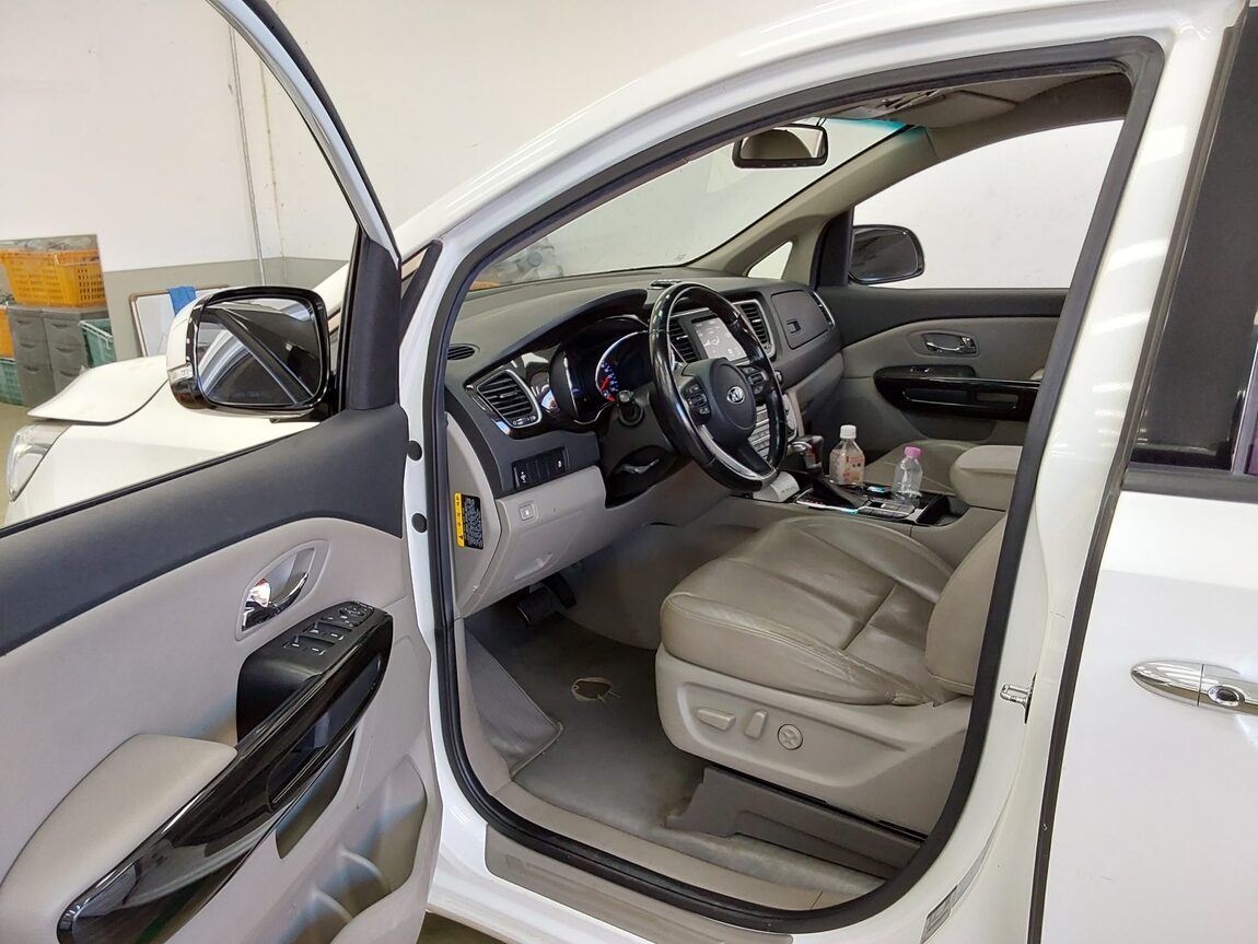 KIA THE NEW CARNIVAL LIMOUSINE 7-SEATER DIESEL VIP 2019 - zdjęcie 10