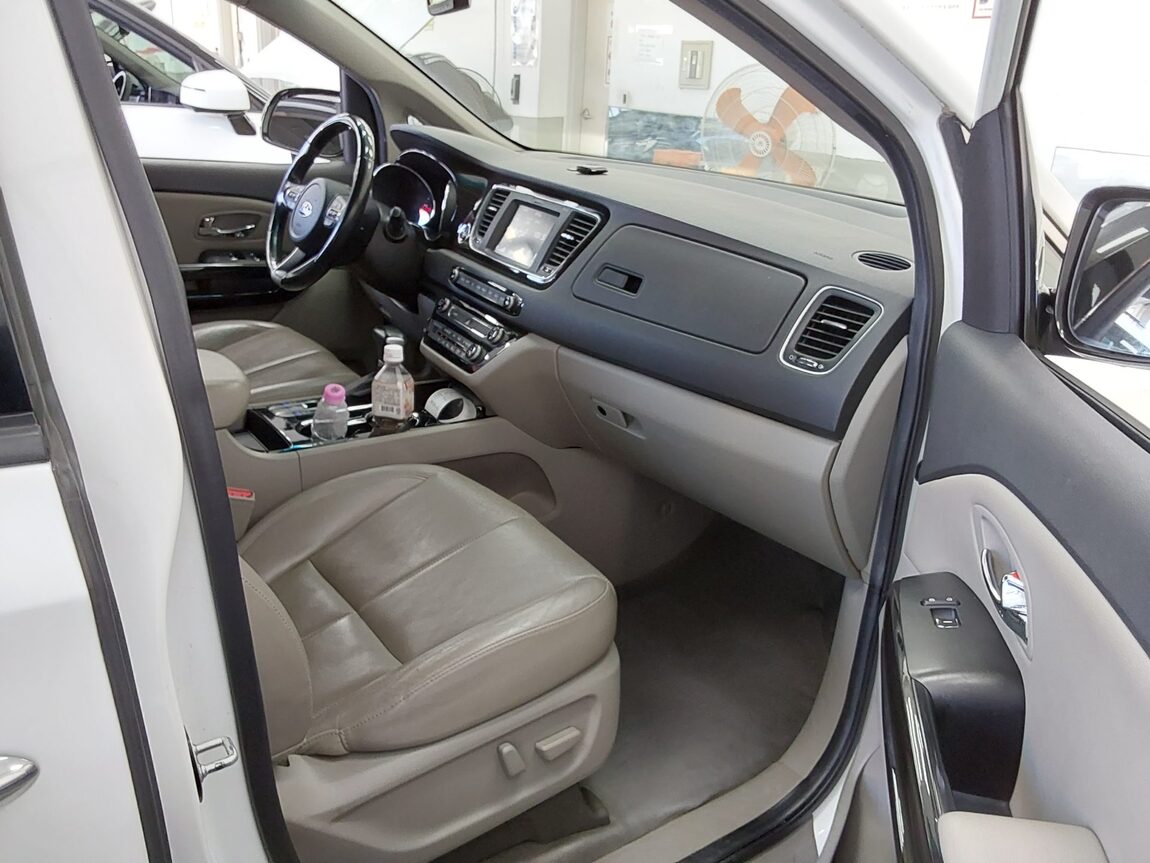 KIA THE NEW CARNIVAL LIMOUSINE 7-SEATER DIESEL VIP 2019 - zdjęcie 14