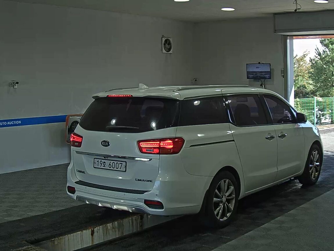 KIA THE NEW CARNIVAL LIMOUSINE 7-SEATER DIESEL VIP 2019 - zdjęcie 5