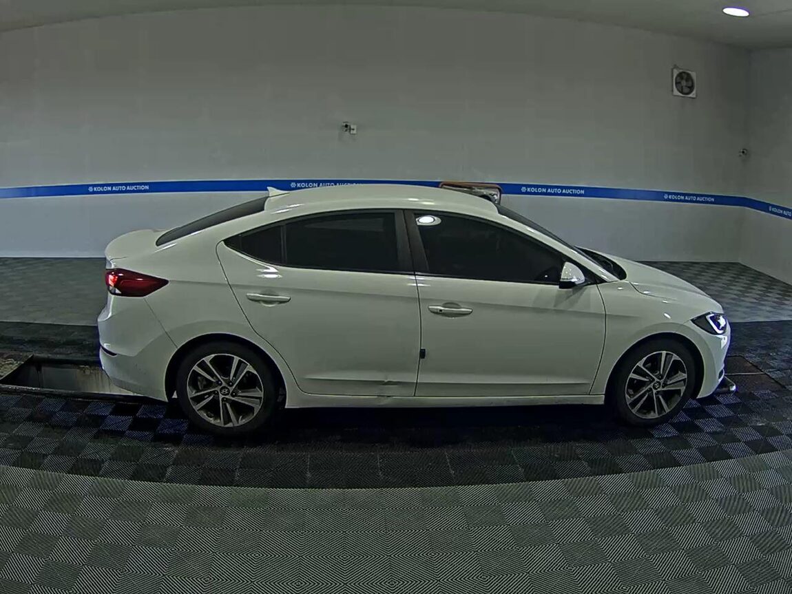 HYUNDAI AVANTE AD 1.6 GDi SMART 2016 - zdjęcie 4