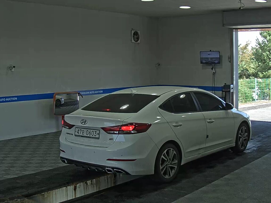 HYUNDAI AVANTE AD 1.6 GDi SMART 2016 - zdjęcie 5