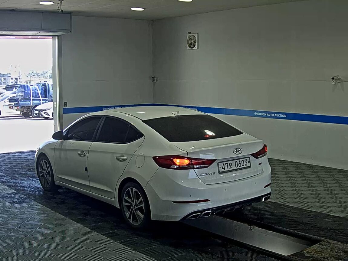 HYUNDAI AVANTE AD 1.6 GDi SMART 2016 - zdjęcie 6