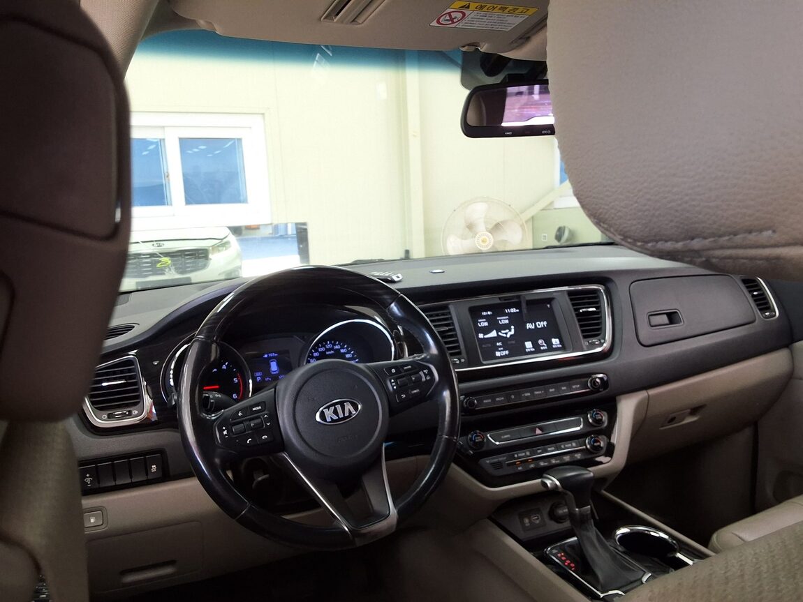 KIA THE NEW CARNIVAL LIMOUSINE 7-SEATER DIESEL VIP 2019 - zdjęcie 12