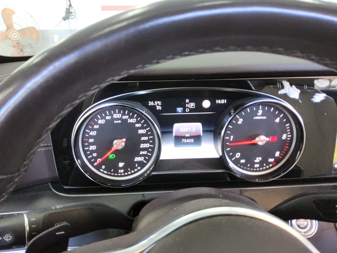 MERCEDES-BENZ E-CLASS (5TH GEN) E220d 4MATIC EXCLUSIVE 2020 - zdjęcie 9