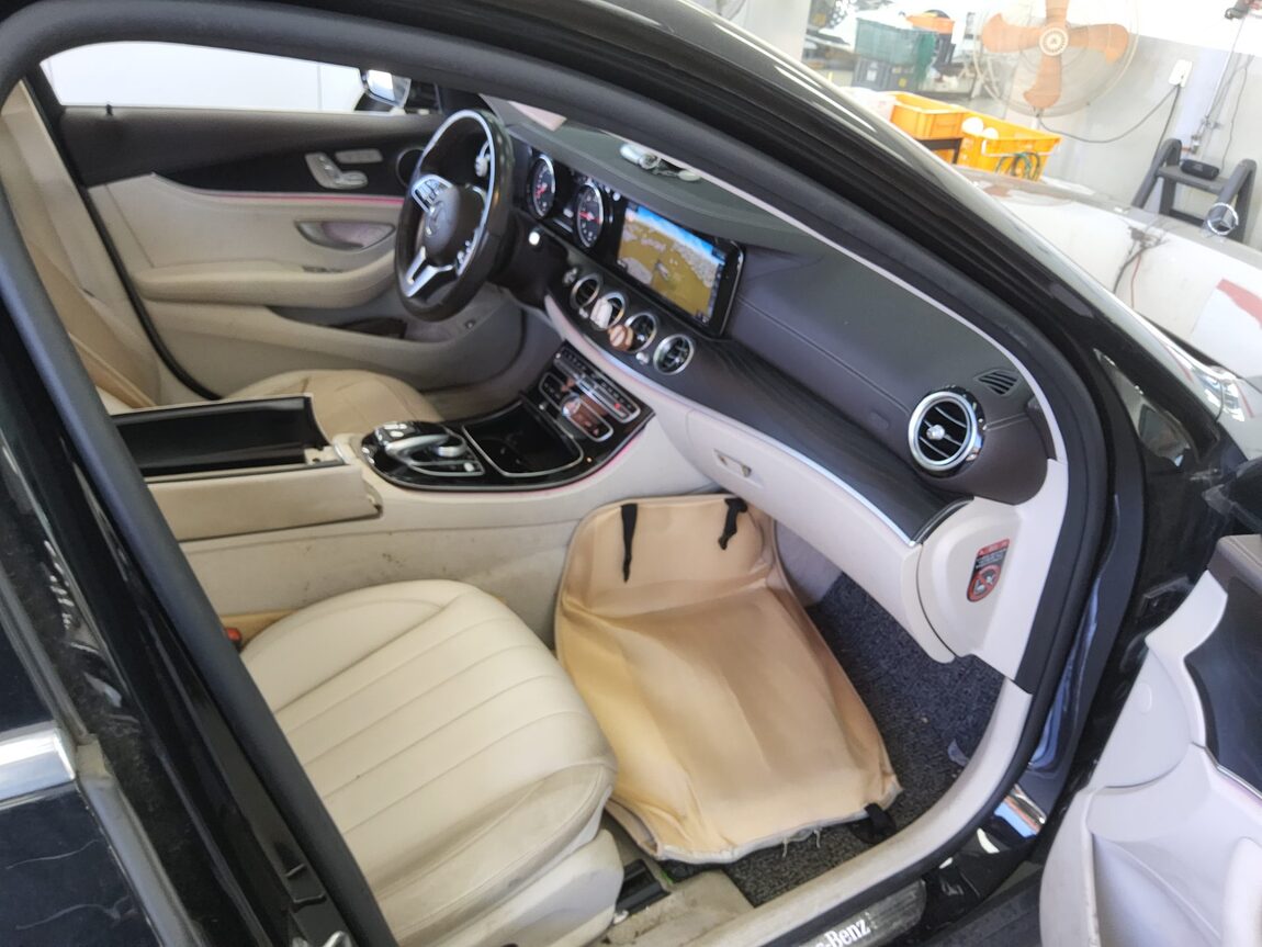 MERCEDES-BENZ E-CLASS (5TH GEN) E220d 4MATIC EXCLUSIVE 2020 - zdjęcie 14