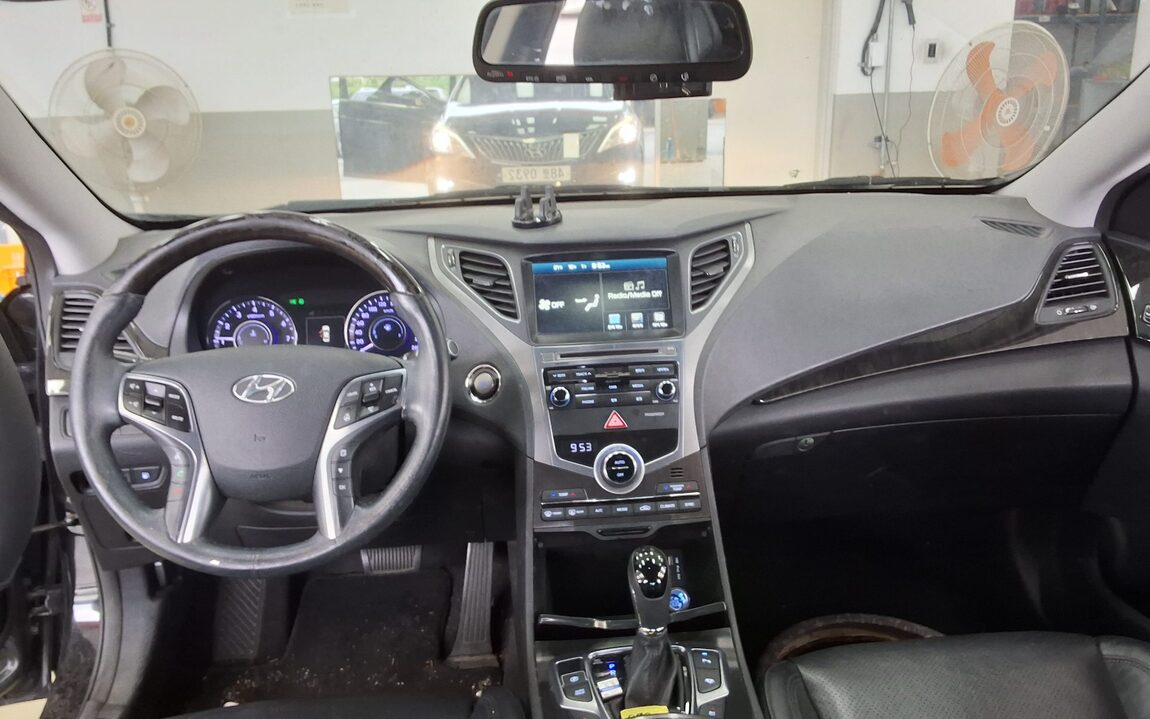 HYUNDAI GRANDEUR HG HG 300 PREMIUM COLLECTION 2017 - zdjęcie 11