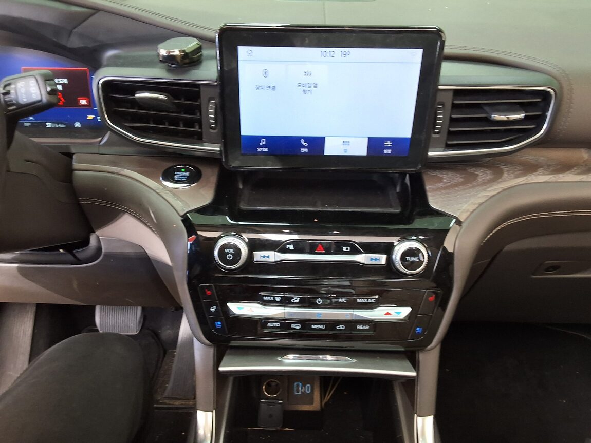 FORD EXPLORER (6TH GEN) 3.0 AWD PLATINUM 2021 - zdjęcie 24
