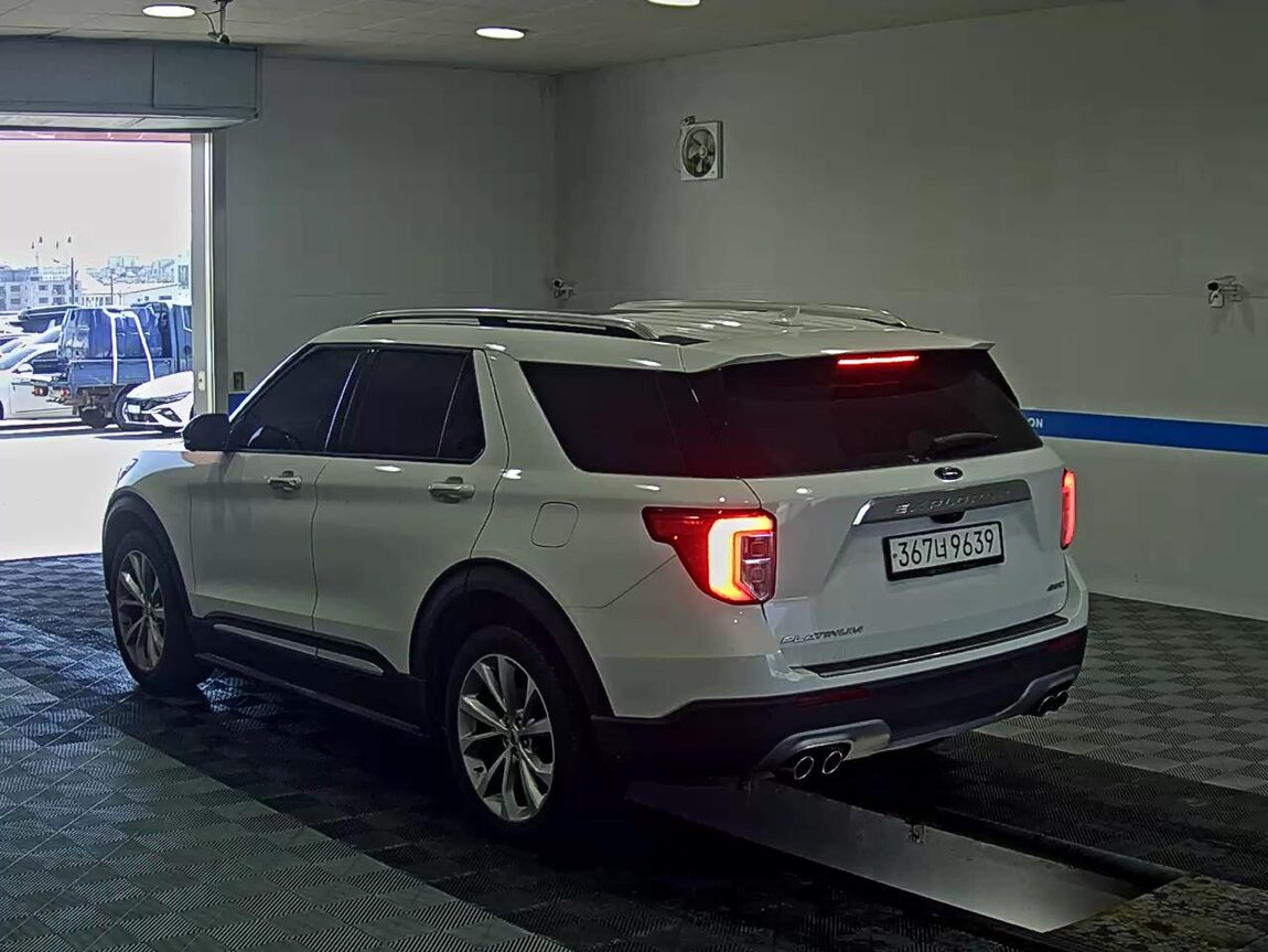 FORD EXPLORER (6TH GEN) 3.0 AWD PLATINUM 2021 - zdjęcie 6
