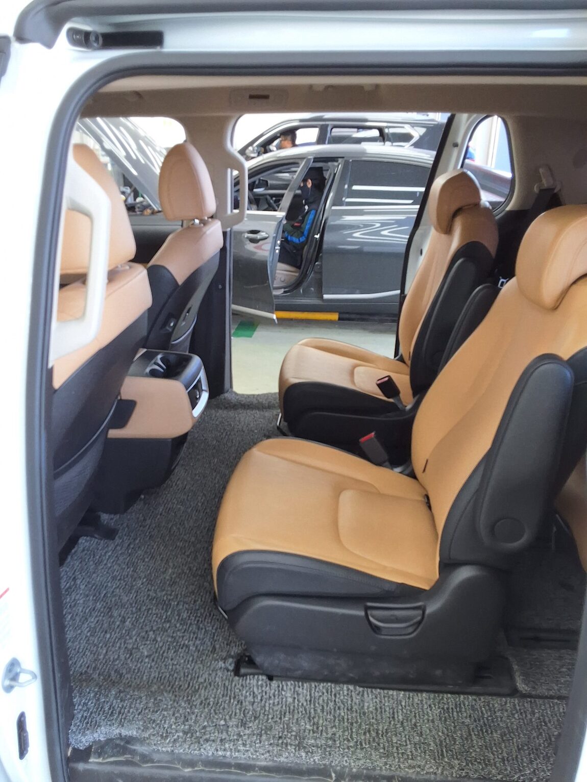 KIA NEW CARNIVAL (KA4) 9-SEATER GASOLINE PRESTIGE 2023 - zdjęcie 12