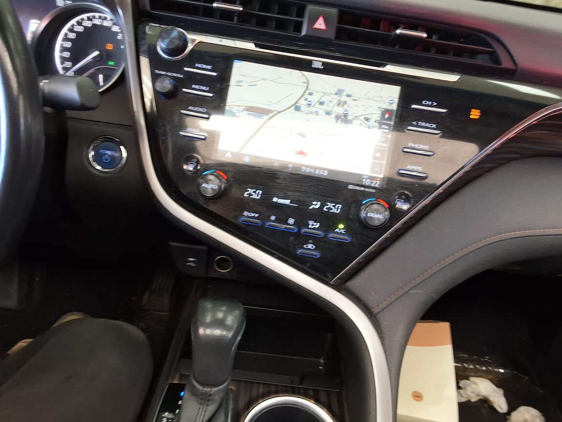 TOYOTA CAMRY (10TH GEN) 2.5 HYBRID XLE 2019 - zdjęcie 24