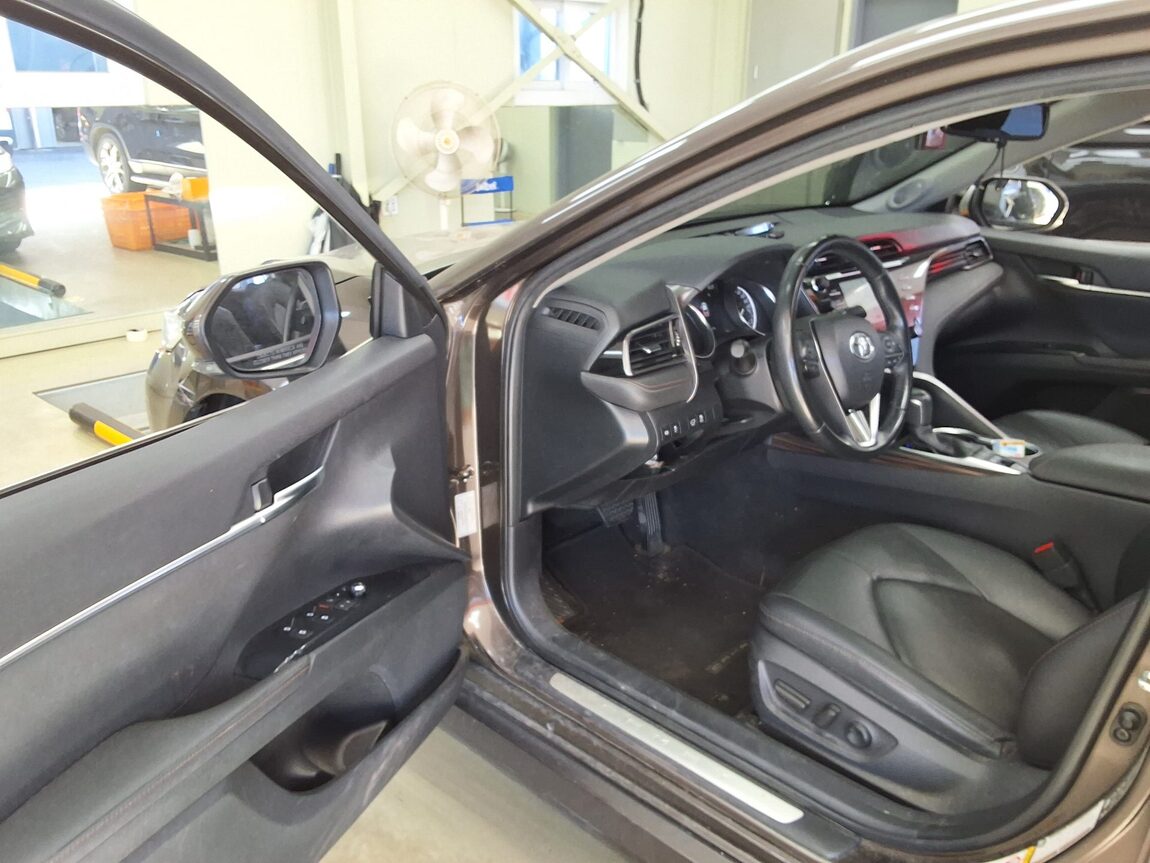 TOYOTA CAMRY (10TH GEN) 2.5 HYBRID XLE 2019 - zdjęcie 11
