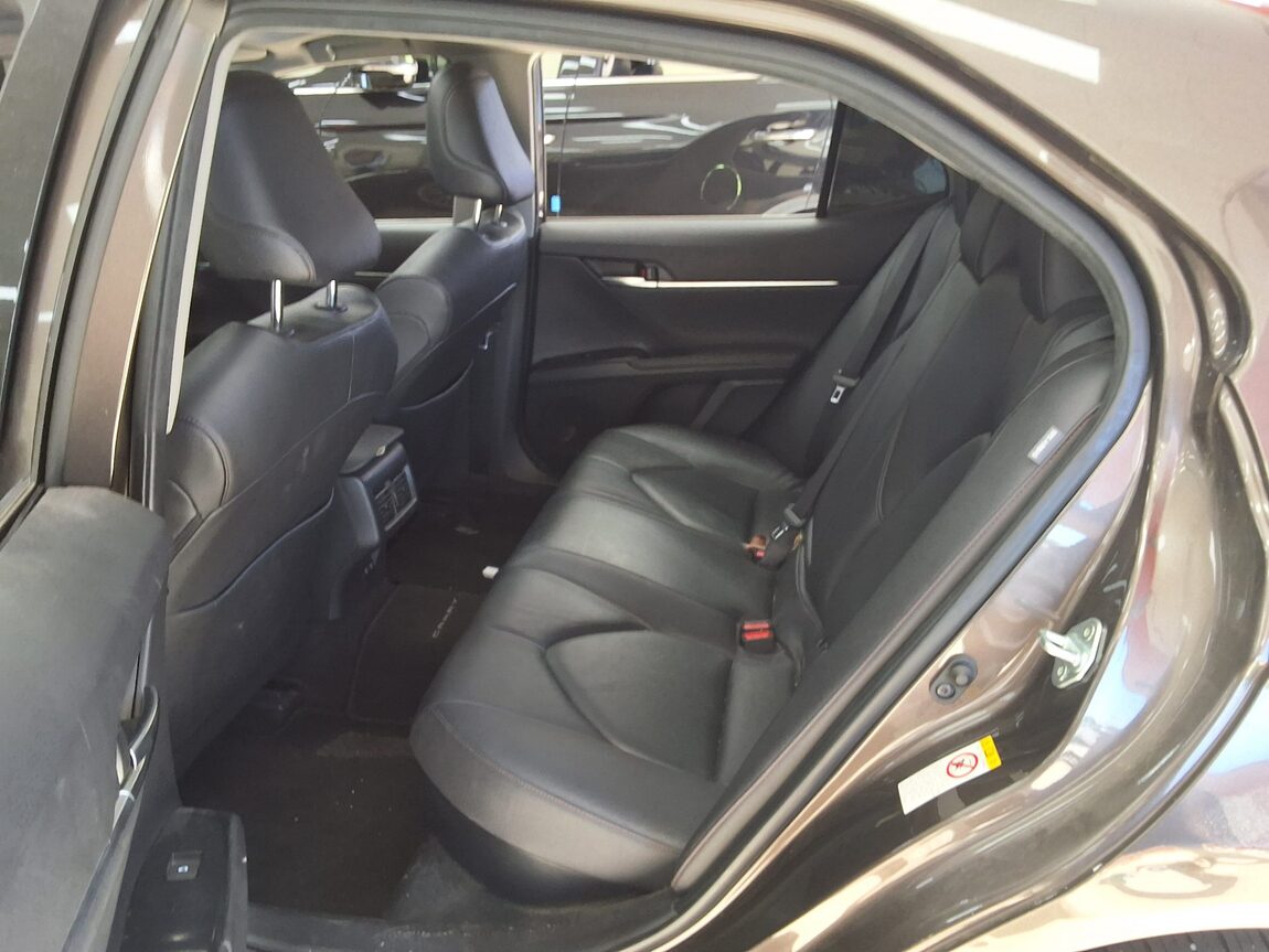 TOYOTA CAMRY (10TH GEN) 2.5 HYBRID XLE 2019 - zdjęcie 13
