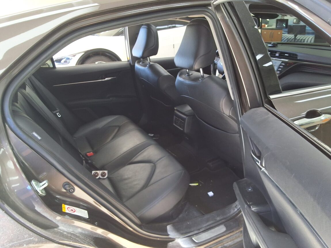 TOYOTA CAMRY (10TH GEN) 2.5 HYBRID XLE 2019 - zdjęcie 14