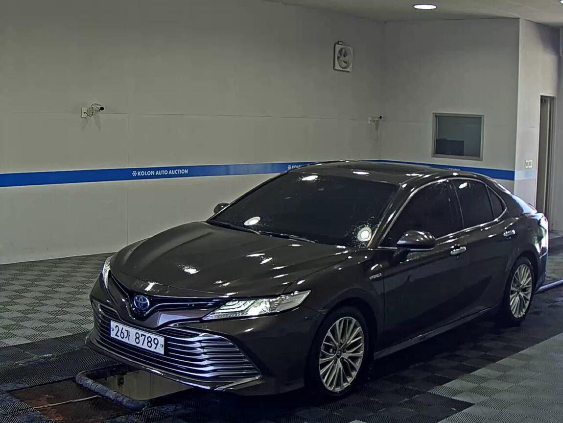 TOYOTA CAMRY (10TH GEN) 2.5 HYBRID XLE 2019 - zdjęcie 2