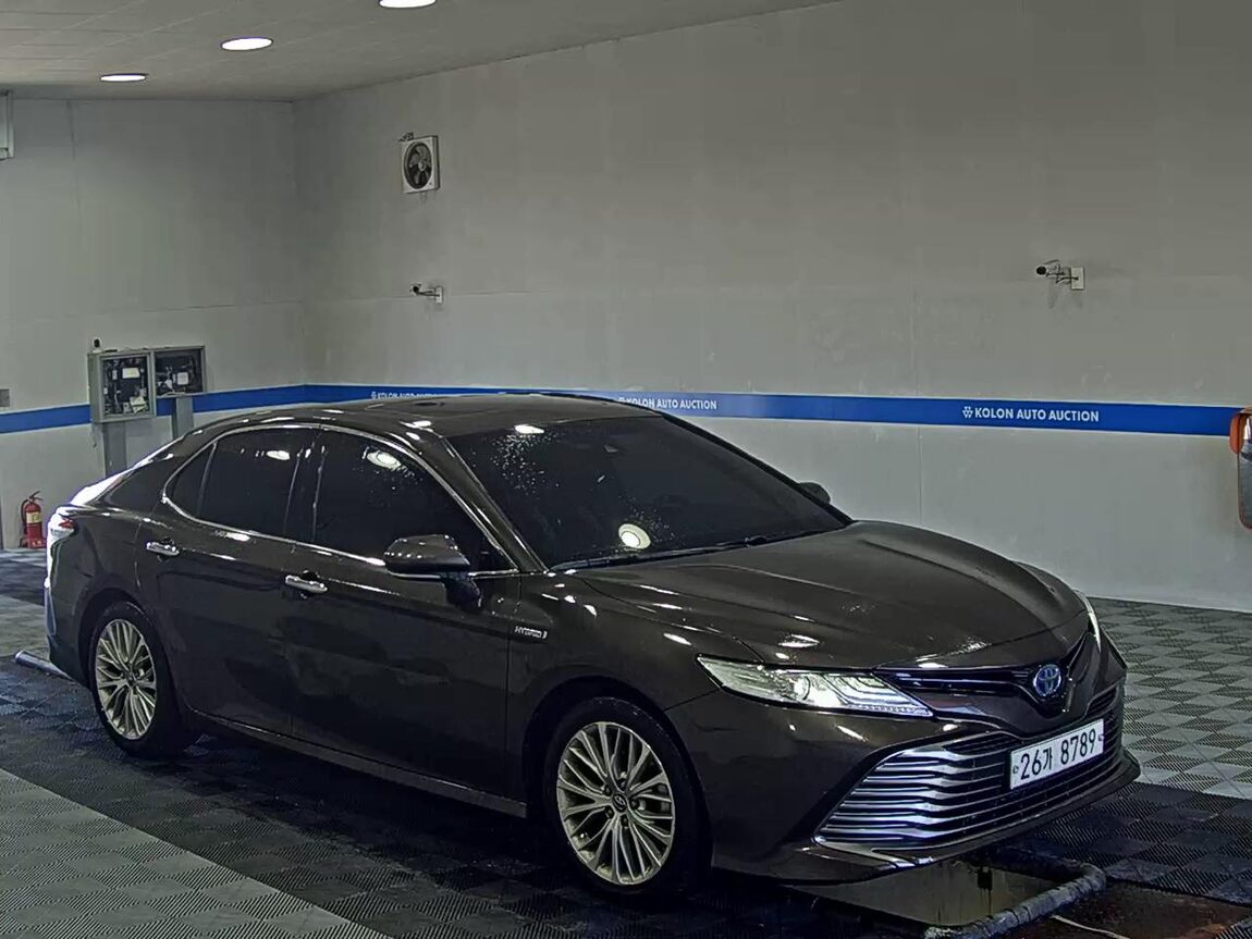 TOYOTA CAMRY (10TH GEN) 2.5 HYBRID XLE 2019 - zdjęcie 3