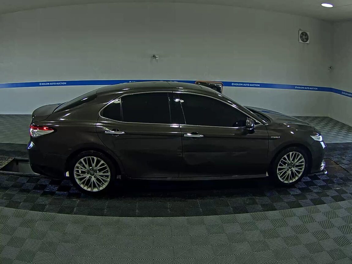 TOYOTA CAMRY (10TH GEN) 2.5 HYBRID XLE 2019 - zdjęcie 4