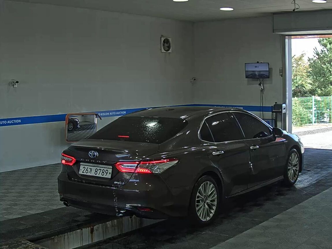 TOYOTA CAMRY (10TH GEN) 2.5 HYBRID XLE 2019 - zdjęcie 5