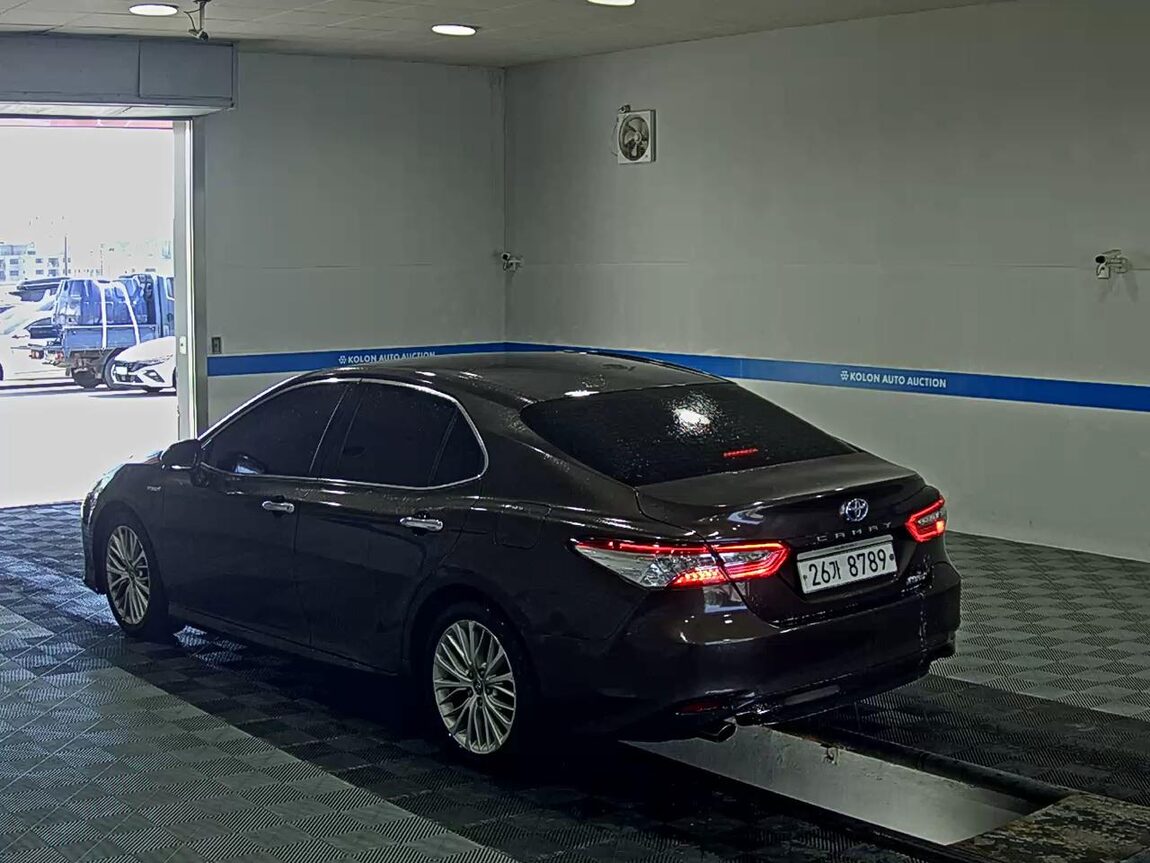 TOYOTA CAMRY (10TH GEN) 2.5 HYBRID XLE 2019 - zdjęcie 6