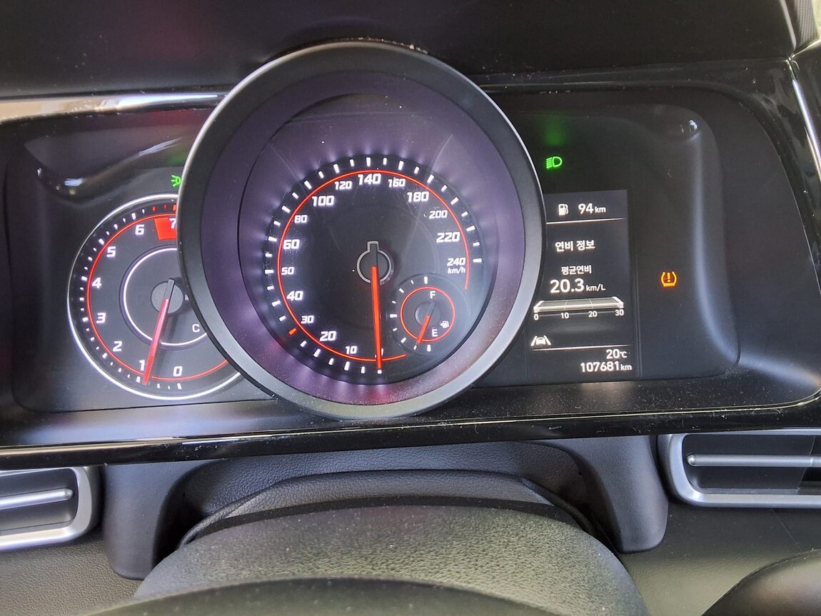 HYUNDAI AVANTE (CN7) 1.6 GASOLINE MODERN 2021 - zdjęcie 9