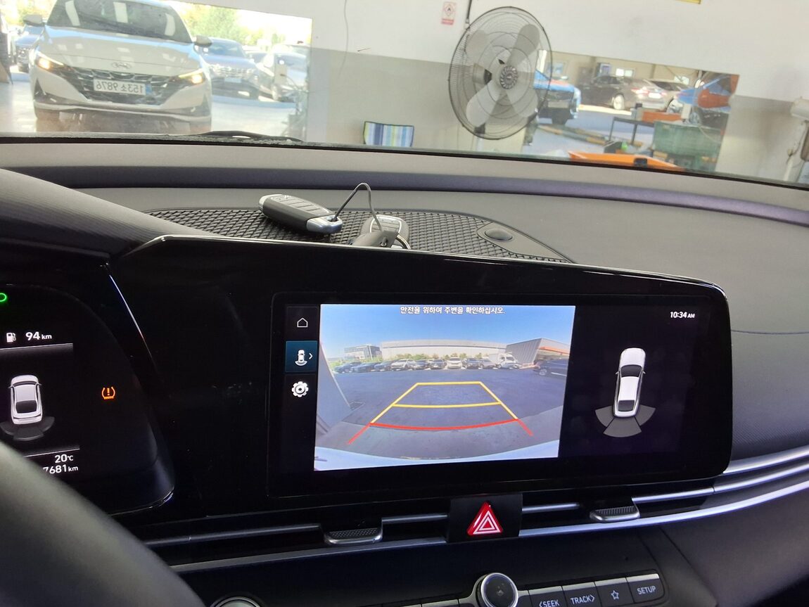 HYUNDAI AVANTE (CN7) 1.6 GASOLINE MODERN 2021 - zdjęcie 18