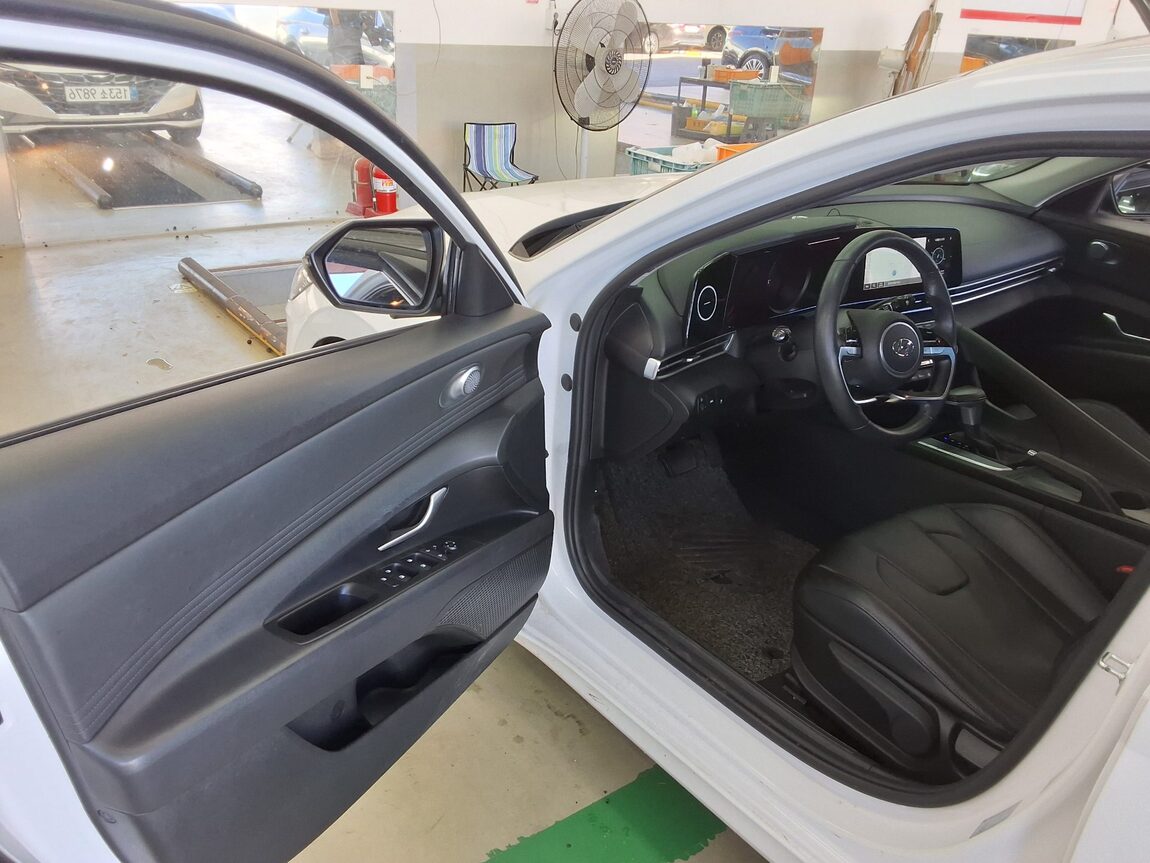 HYUNDAI AVANTE (CN7) 1.6 GASOLINE MODERN 2021 - zdjęcie 10