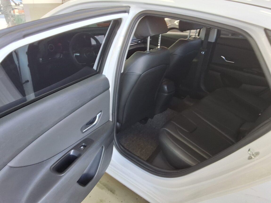 HYUNDAI AVANTE (CN7) 1.6 GASOLINE MODERN 2021 - zdjęcie 12