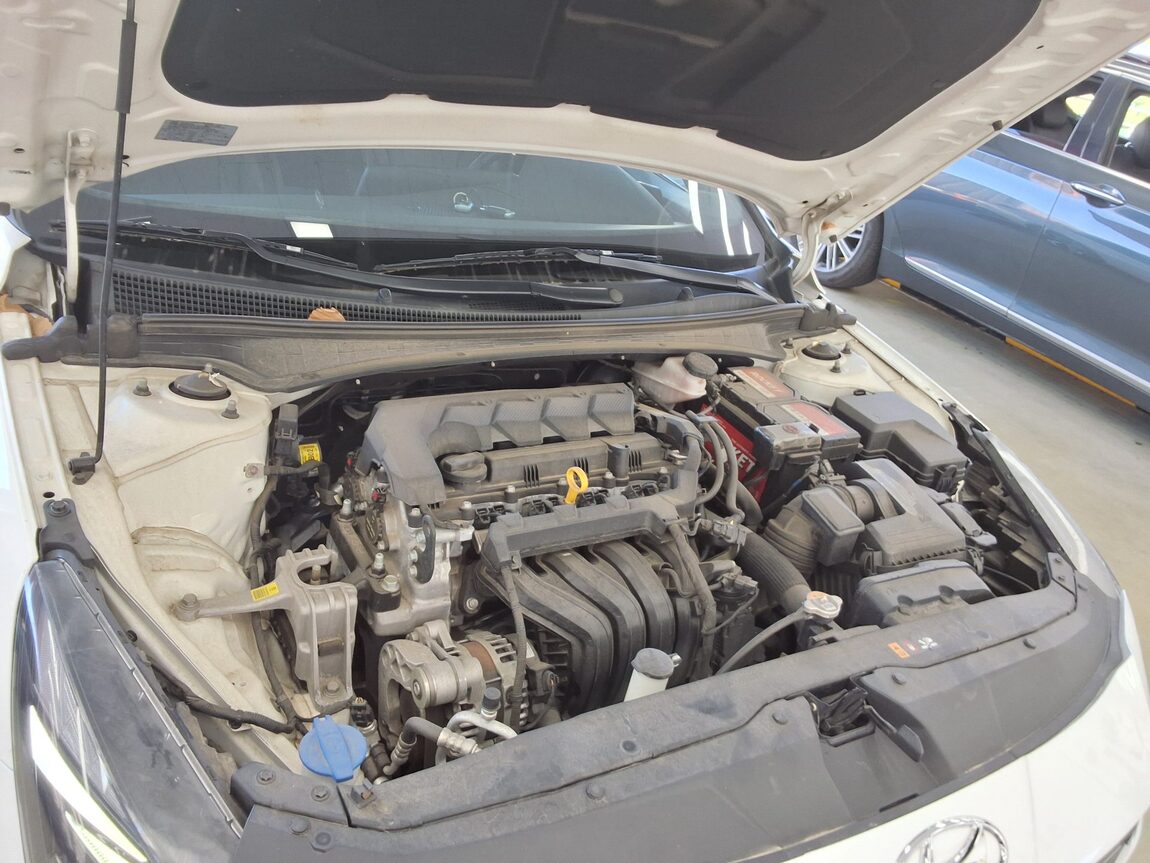 HYUNDAI AVANTE (CN7) 1.6 GASOLINE MODERN 2021 - zdjęcie 19