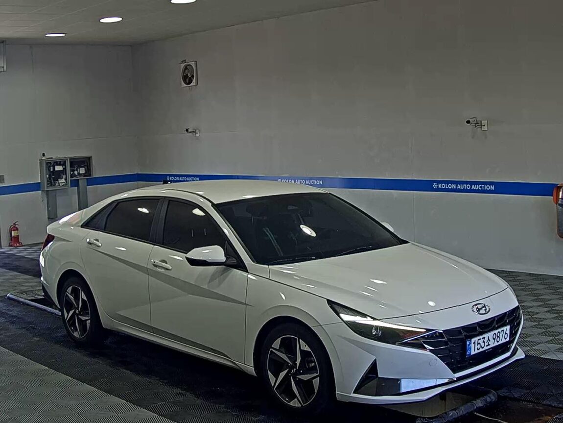 HYUNDAI AVANTE (CN7) 1.6 GASOLINE MODERN 2021 - zdjęcie 3